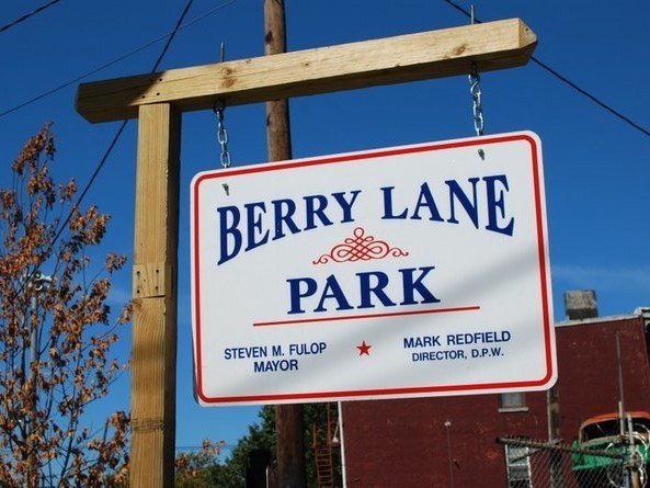 Nothing like great music to bring the community together! Head on over to Berry Lane Park, 1000 Garfield Ave, 5-8 PM, to soak up the tunes of House at Berry Lane. Kick back and enjoy summer! All summer long, head out to Berry Lane Park for a variety of awesome music under the sun. Events are from 5-8 PM, free and family-friendly. Bring a blanket, chairs, some eats and the whole family.